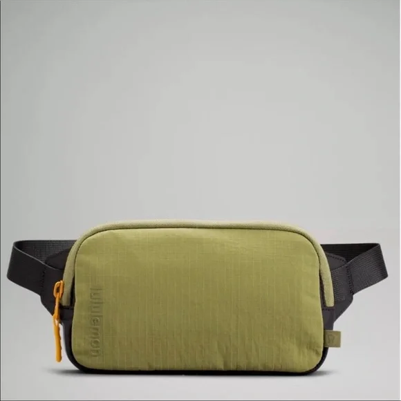 Mini everywhere belt bag lululemon bronze green/black